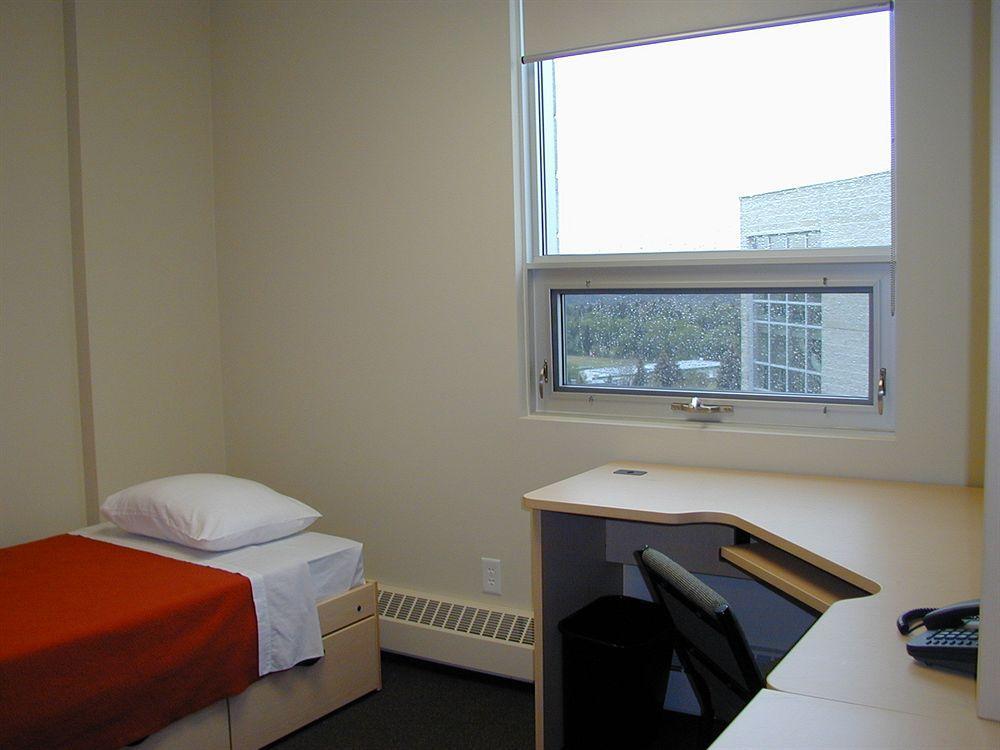 University Of Alberta - Hotel Едмънтън Екстериор снимка