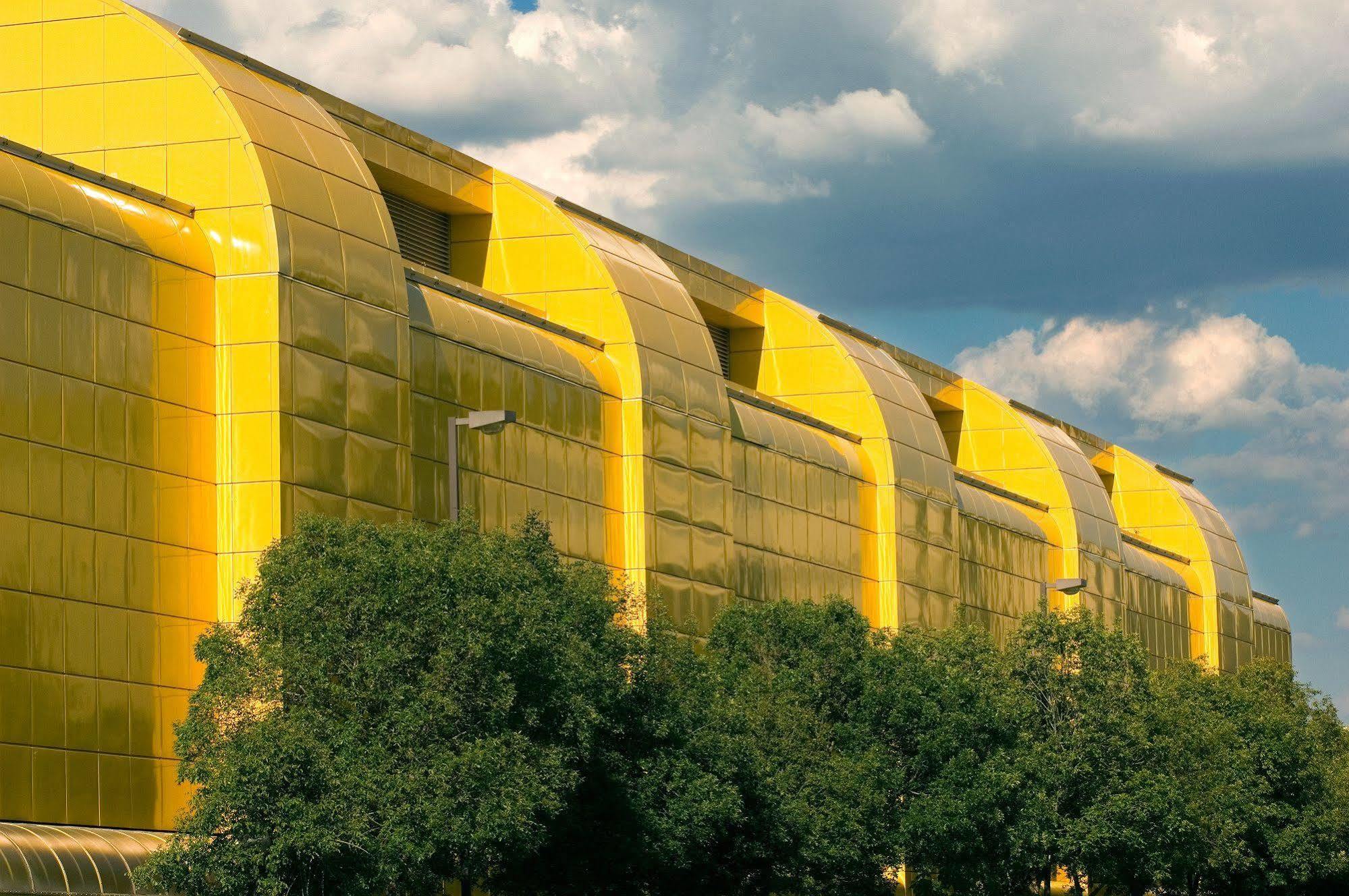 University Of Alberta - Hotel Едмънтън Екстериор снимка